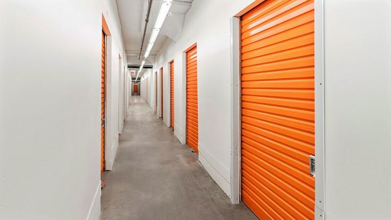 Stockage Public Storage à Saint-Lambert (QC) | LiveWay
